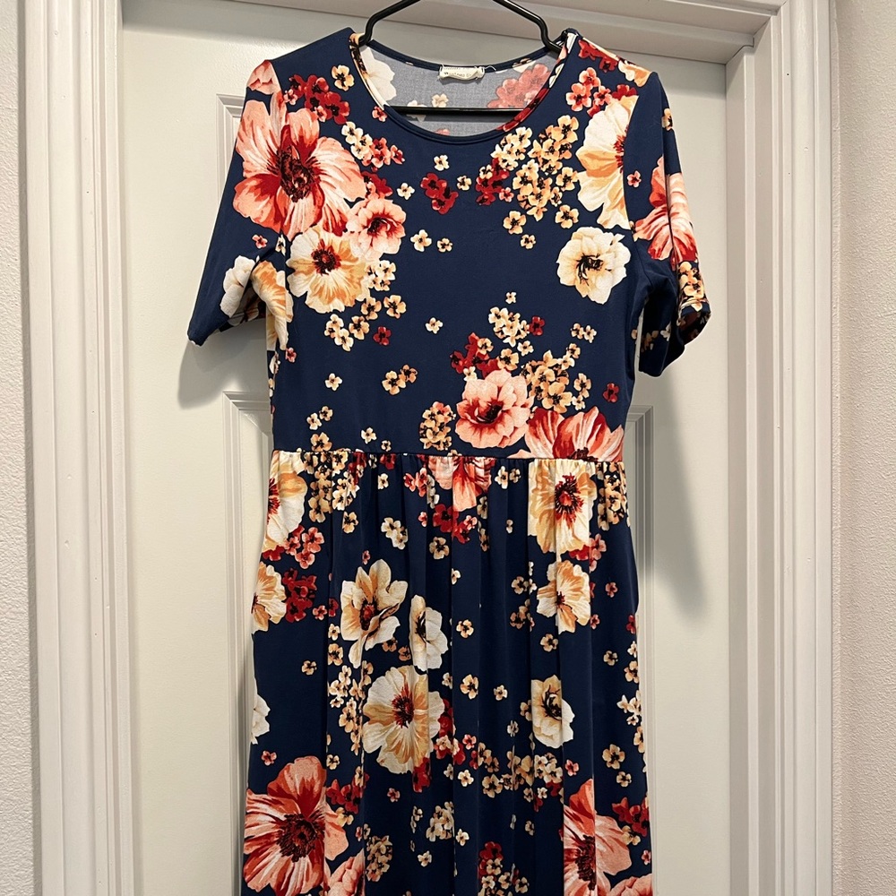 The SOFTEST midi tee dress WITH POCKETS!